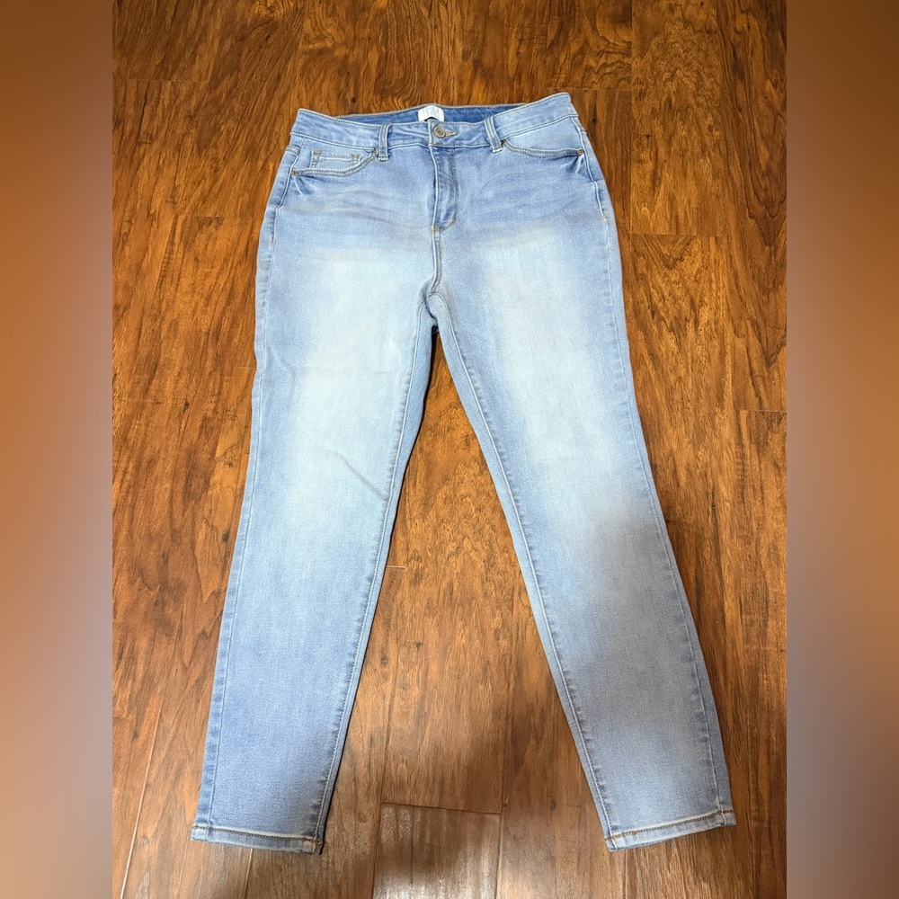Time and Tru Women's Light Blue Skinny Jeans - Picture 2 of 5